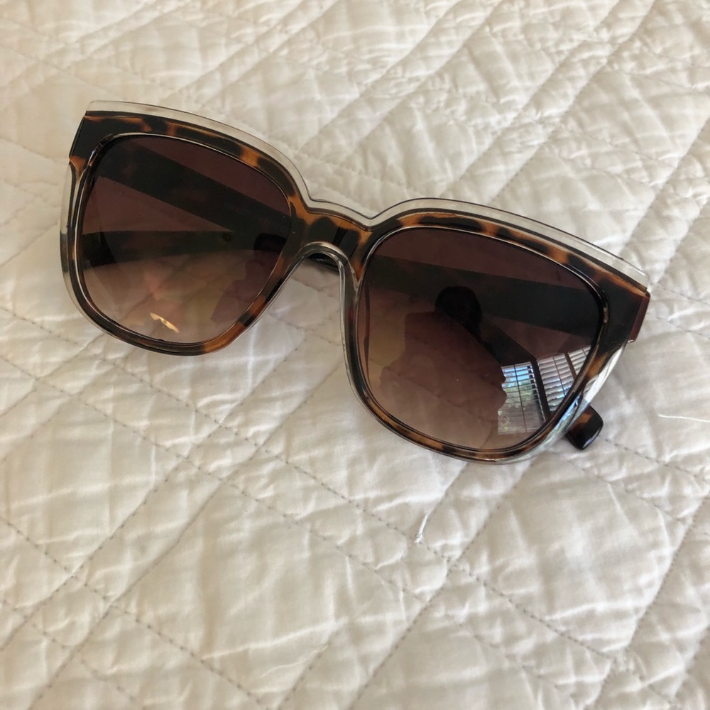 Tortoise Shell Color Sunglasses